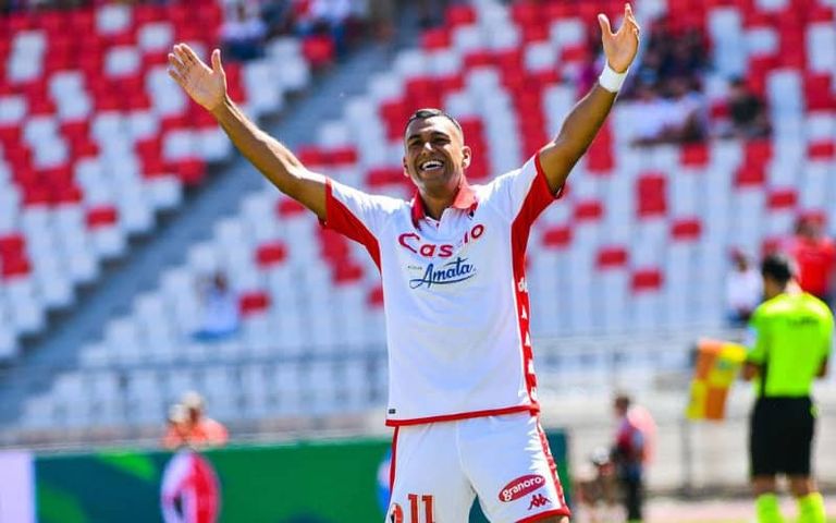 وليد شديرة لاعب منتخب المغرب عبدالرزاق حمدالله بقميص منتخب المغرب