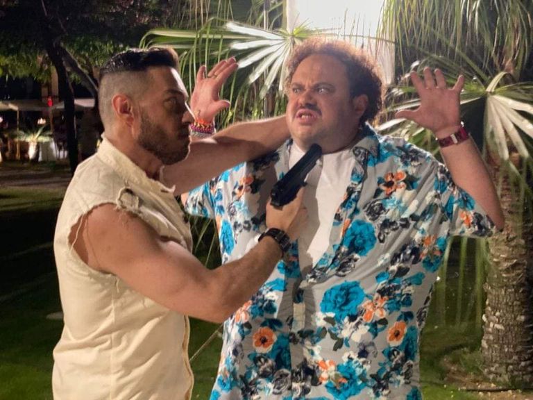 الفنان المصري مدحت تيخا في مشهد بأحد أعماله الفنية