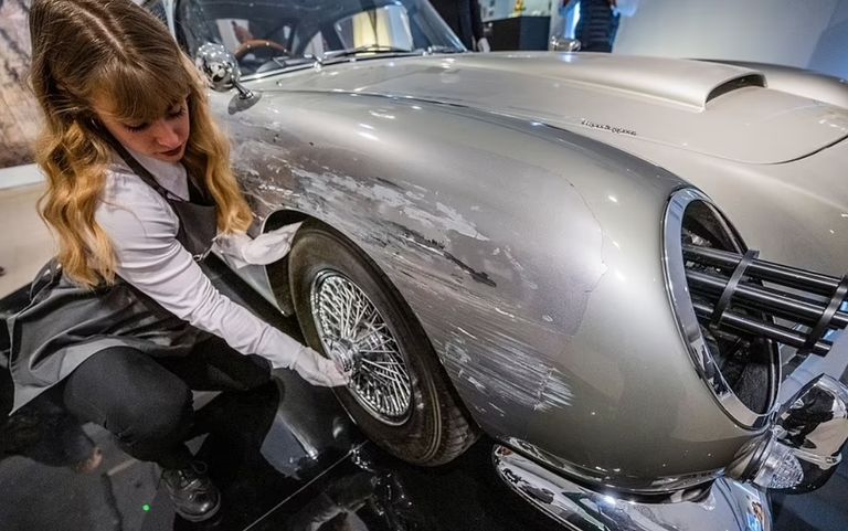 سيارة جيمس بوند القتالية