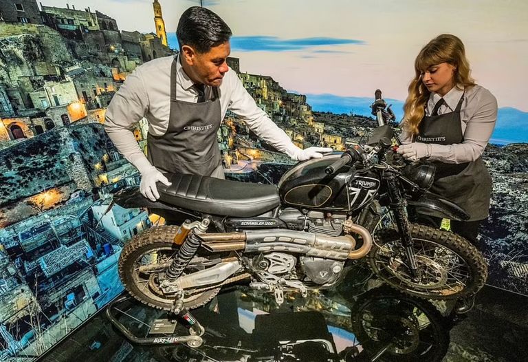 سيارة جيمس بوند القتالية