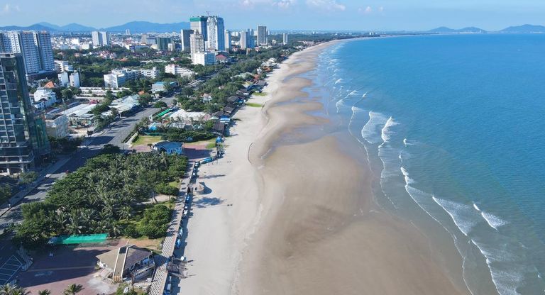 شاطئ Vũng Tàu  شاطئ Nha Trang Beach