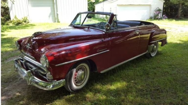 جو بايدن خلال حملته الانتخابية في 2020 مستمتعا بقيادة سيارته- أرشيفية