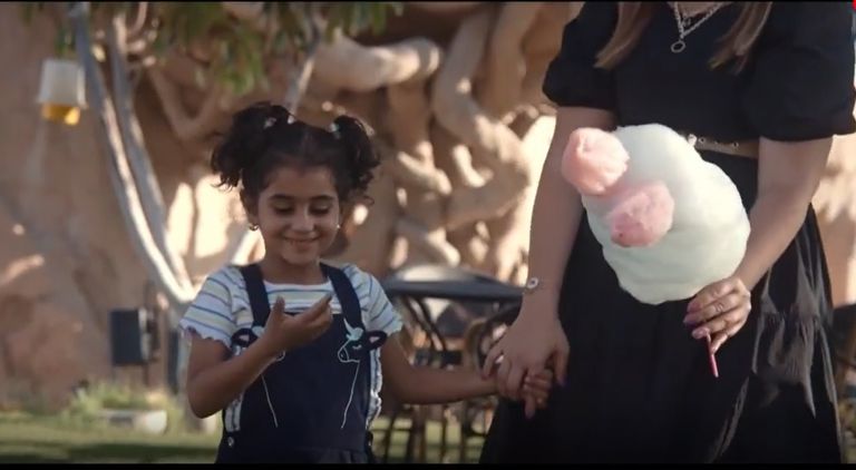 السيسي بدا متأثرا خلال عرض الفيلم التسجيلي للطفلة يقين