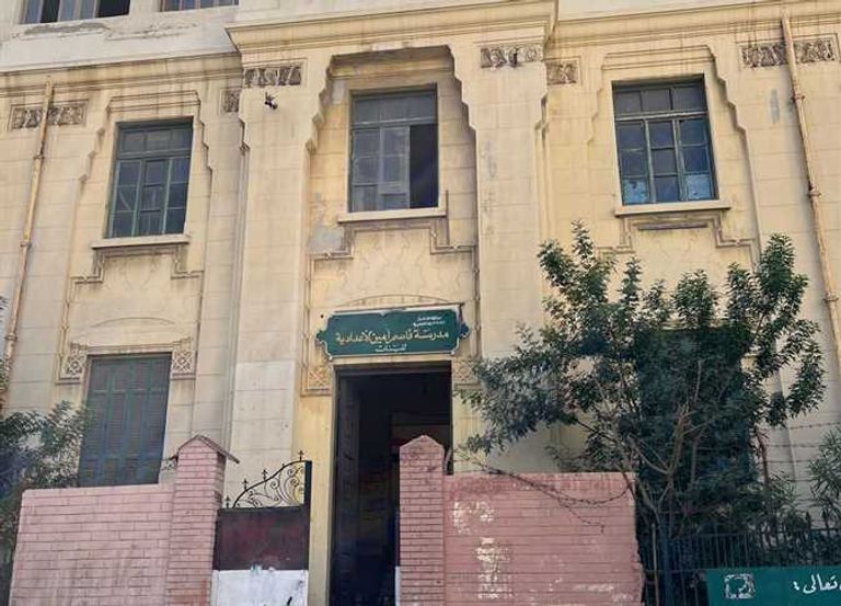 مدرسة قاسم أمين الإعدادية بنات التراثية  فصل دراسي في مصر - أرشيفية