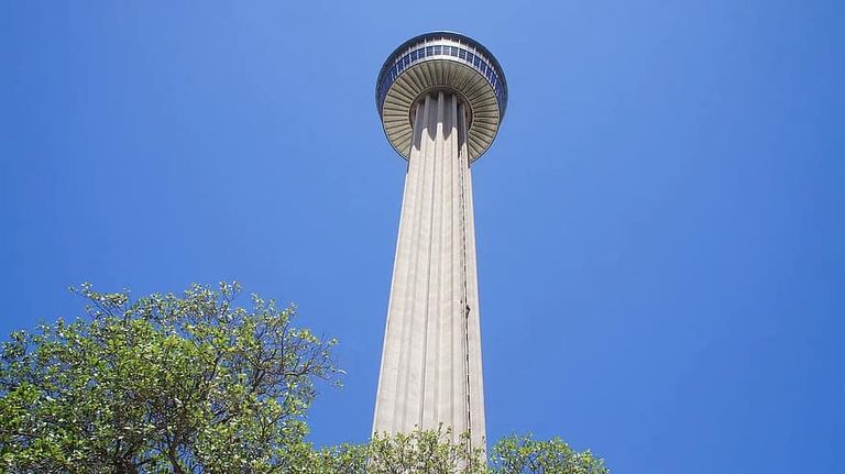 برج الأمريكتين أحد أماكن السياحة في سان أنطونيو