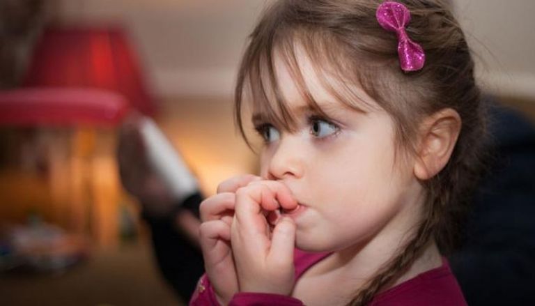 قضم الأظافر لدى الأطفال يرتبط بأسباب نفسية- توضيحية