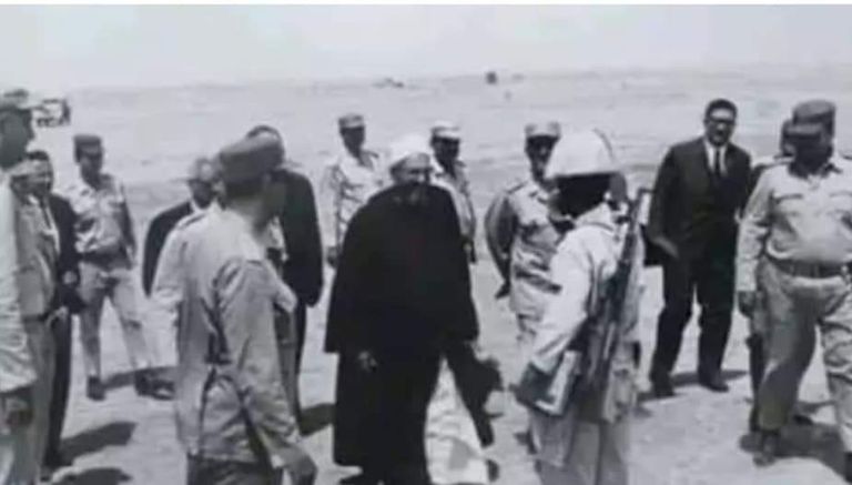 الرئيس السادات والشيخ عبدالحليم محمود - أرشيفية