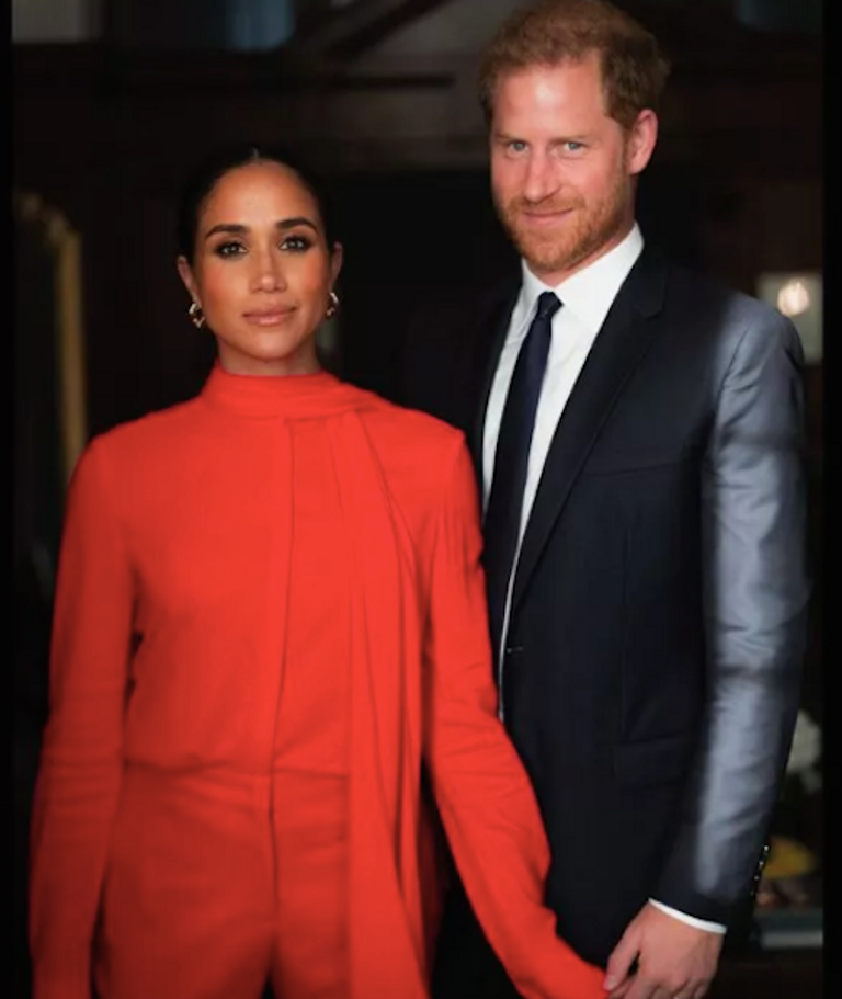 الملك تشارلز وولى عهده وزوجتيهما