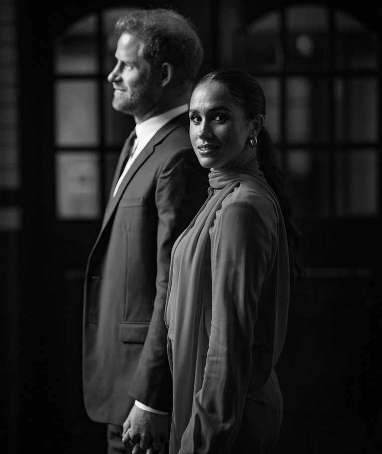 الملك تشارلز وولى عهده وزوجتيهما