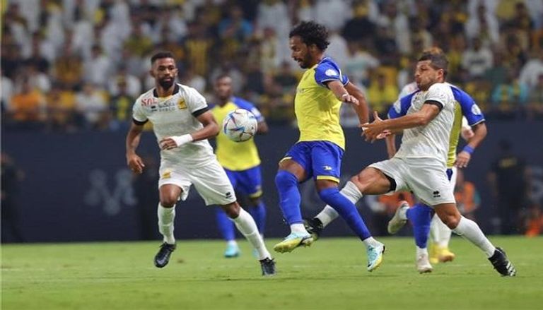 طارق حامد خلال مباراة النصر والاتحاد