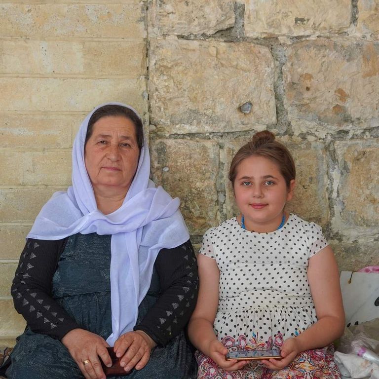 أبناء الطائفة الإيزيدية في معبد لالش