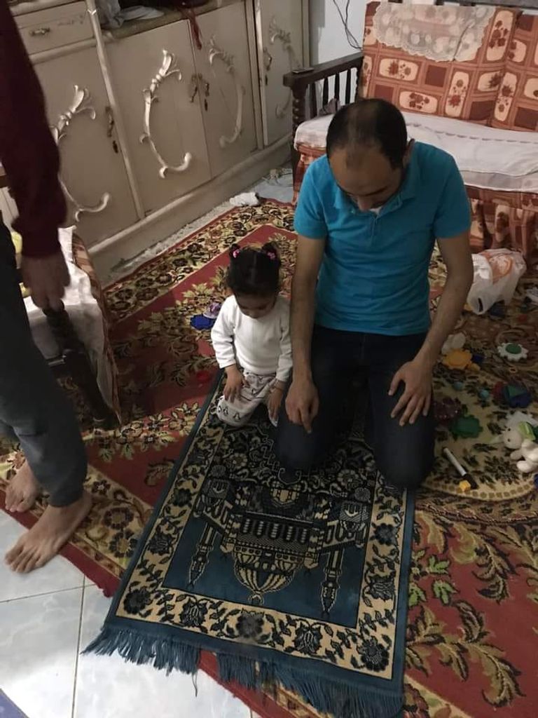 الأب أشرف وابنته حلا