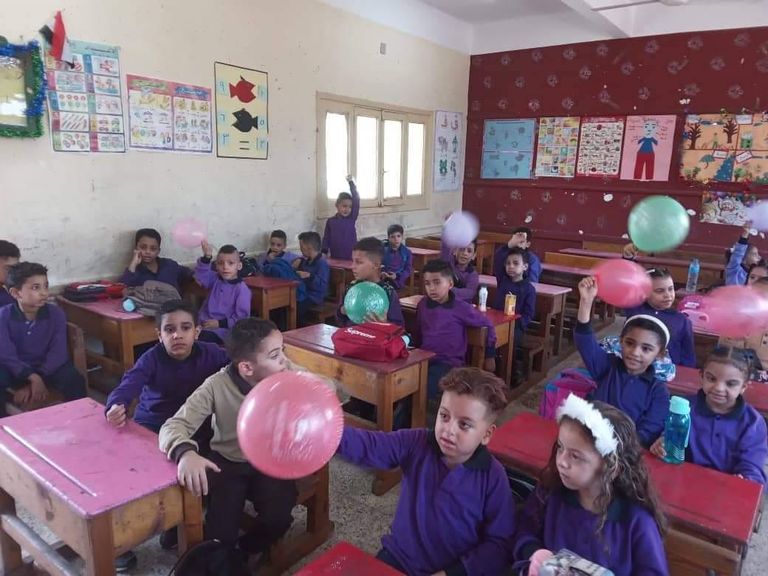 طلاب في أول أيام الدراسة في مصر - أرشيفية