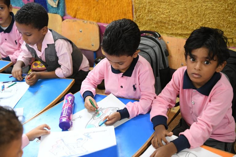 طلاب في أول أيام الدراسة في مصر - أرشيفية