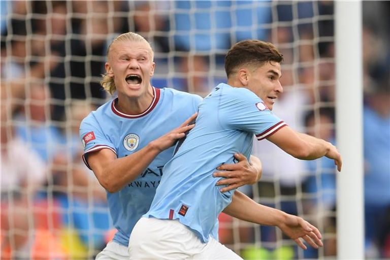 ألفاريز فريق مانشستر سيتي