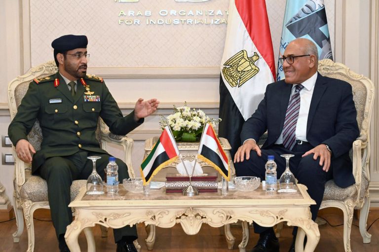 اللواء الركن الدكتور مبارك سعيد غافان الجابري مع رئيس الهيئة العربية للتصنيع جانب من المباحثات المصرية الإماراتية