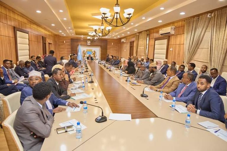 الرئيس الصومالي يترأس مجلس الوزراء
