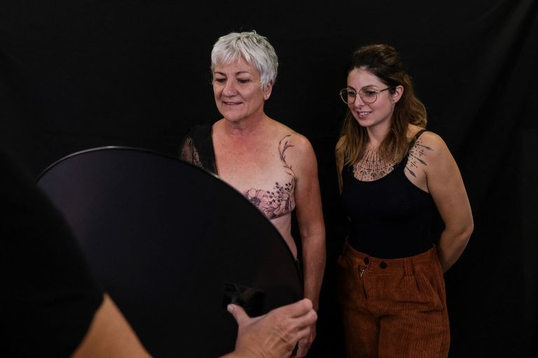 إحدى الناجيات بعد رسم الوشم