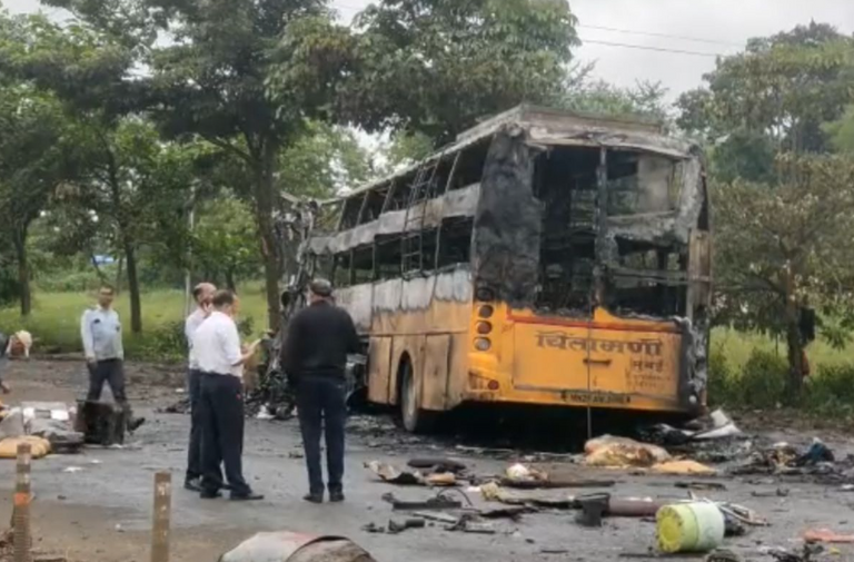 الحافلة المحترقة في الهند