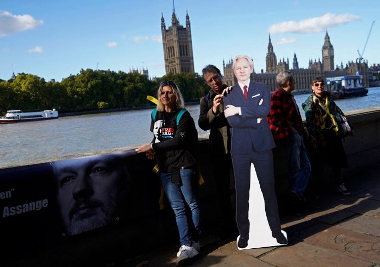 سلسلة بشرية في لندن للمطالبة بإطلاق سراح أسانج
