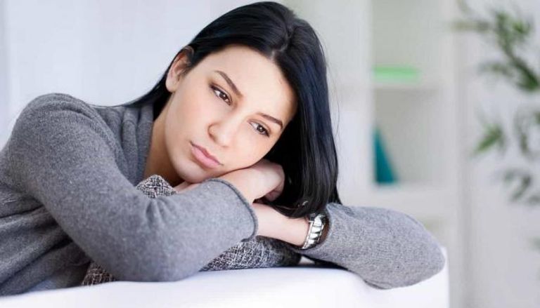 أعراض الاكتئاب تشمل مشاكل النوم والإرهاق وصعوبة التركيز - أرشيفية