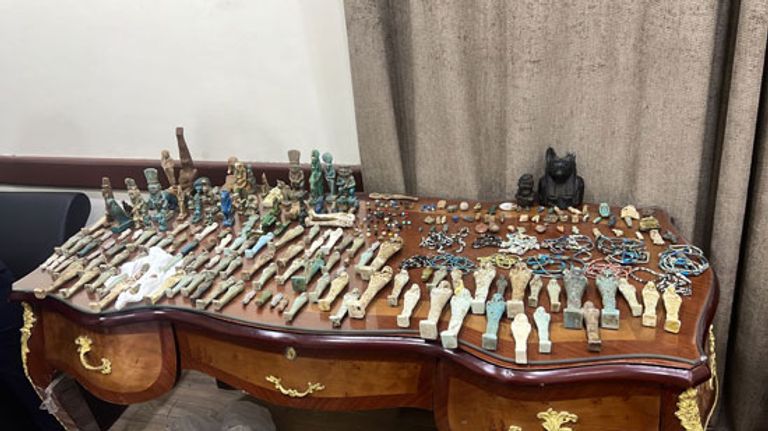 القطع المضبوطة بحوزة المتهم إحدى القطع المضبوطة