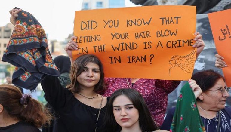 احتجاجات متواصلة رفضا للقيود المفروضة على الإيرانيات