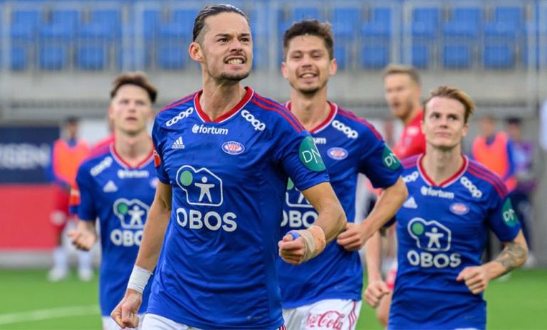 عمر العيوني عمر العيوني مهاجم منتخب تونس