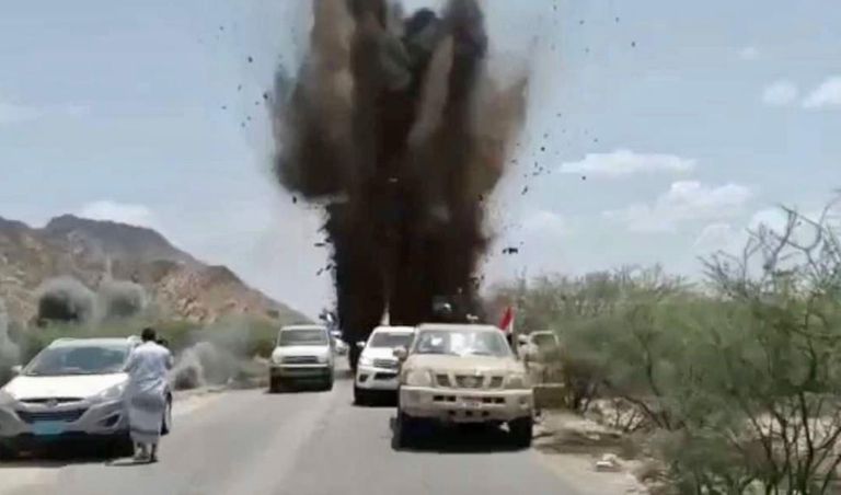 جانب من لقاء نائب رئيس مجلس القيادة الرئاسي اليمني الزبيدي مع وزير الدفاع   