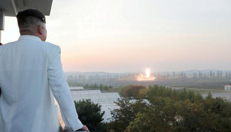 الزعيم الكوري الشمالي يتابع مناورات بالأسلحة النووية التكتيكية 