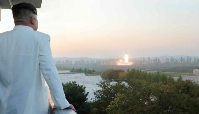 زعيم كوريا الشمالية يقود تدريبا عسكريا نوويا