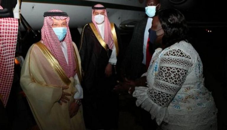 وزير الخارجية السعودية عقب وصوله إلى دولة جنوب السودان