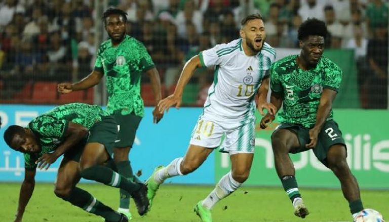 يوسف بلايلي لاعب منتخب الجزائر أمام نيجيريا