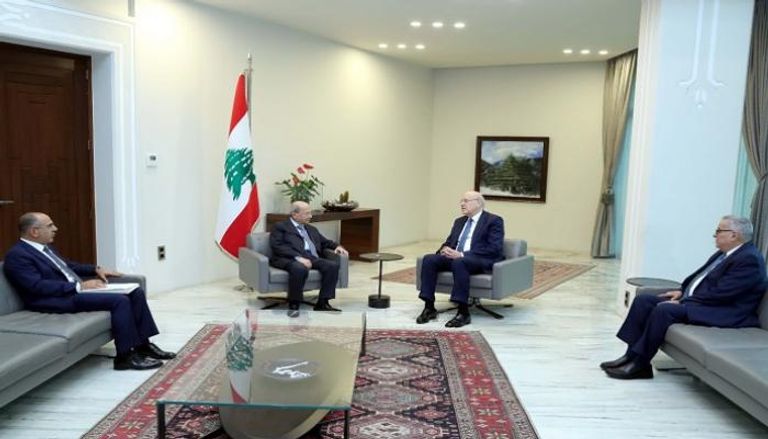 جانب من لقاء رئيس لبنان عون رئيس الحكومة ميقاتي ووزير المغتربين بوحبيب