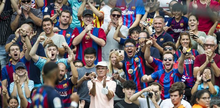 جماهير برشلونة في ملعب كامب نو ملعب