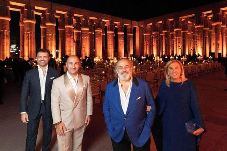 احتفالية ستيفانو ريتشي بمعبد الأقصر ستيفانو ريتشي مع طاقم رحلة مصر للطيران