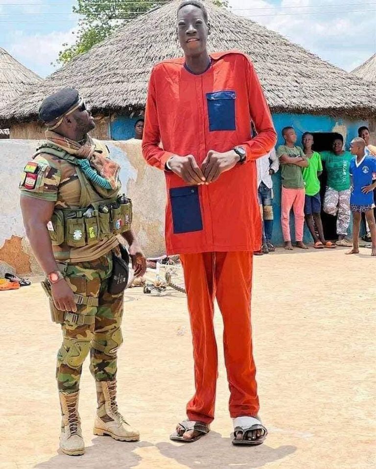 سليمان عبدالصمد أطول رجل في غانا