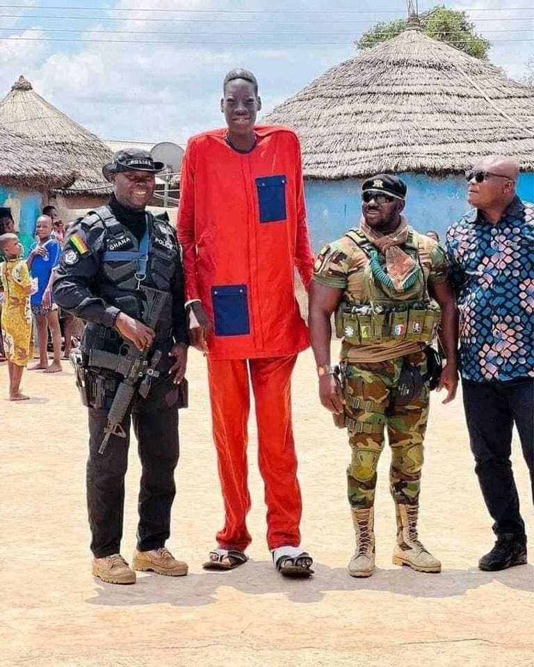 سليمان عبدالصمد أطول رجل في غانا