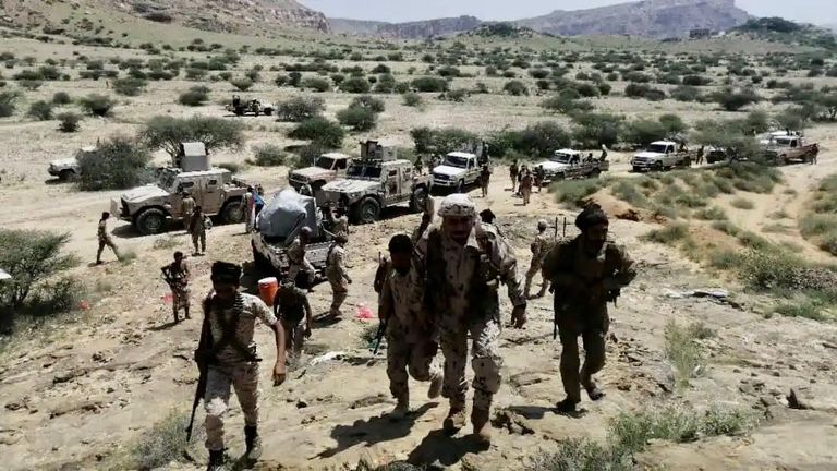 القوات الجنوبية تؤمن المحفد وتحاصر