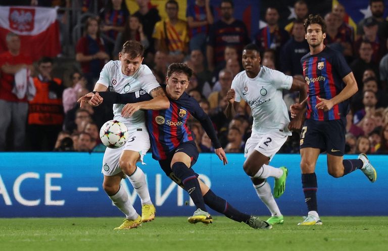 من مباراة برشلونة وإنتر ميلان في دوري أبطال أوروبا تشافي هيرنانديز مدرب برشلونة