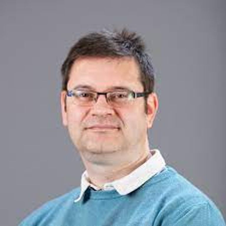 جوناثان طومسون اكتشاف ثقب أسود متذبذب