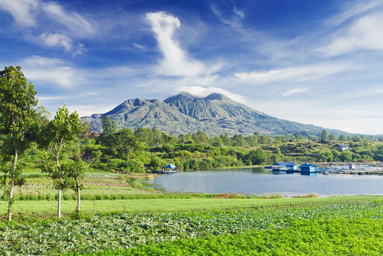 جبل باتور أحد أماكن السياحة في إندونيسيا