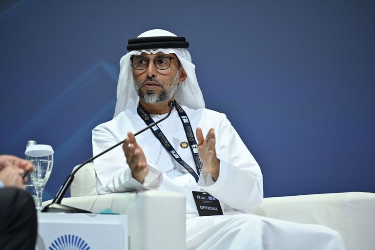 جانب من نسخ أديبك السابقة جانب من نسخ أديبك السابقة