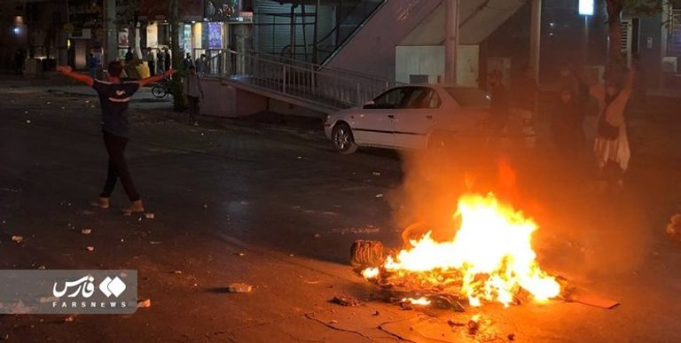 جانب من احتجاجات إيران ليلة الأربعاء