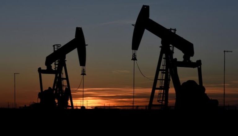 أسعار النفط تتراجع مع تحذير وكالة الطاقة الدولية من ركود