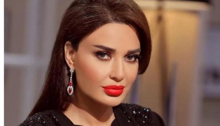 الفنانة اللبنانية نادين نجيم