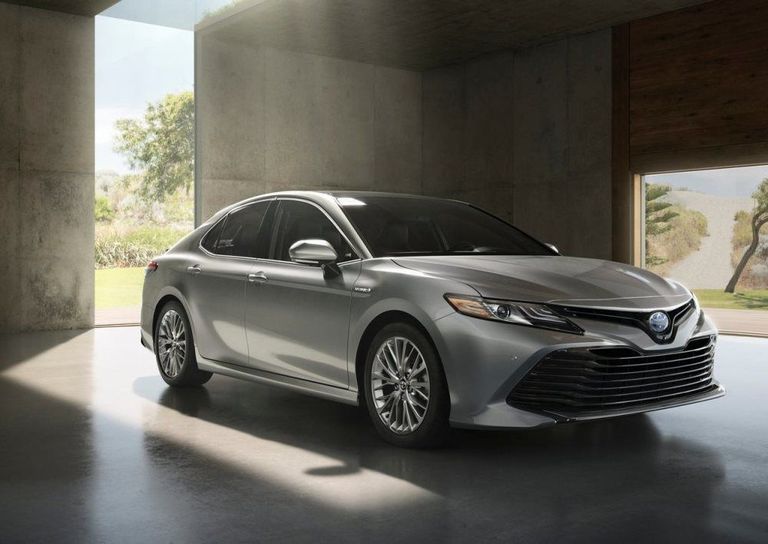 سيارة تويوتا كامري