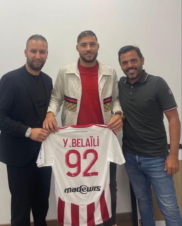 يوسف بلايلي مع مسؤولي أجاكسيو