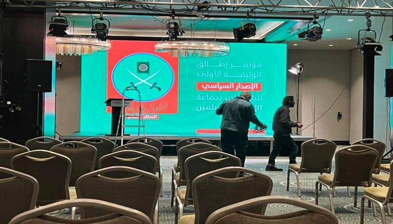 احتراق أحد مقار الإخوان عقب الاحتجاجات التي أطاحت بحكمهم