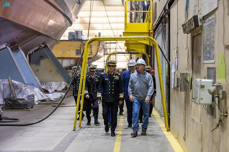 جانب من مراسم إرساء السفينة